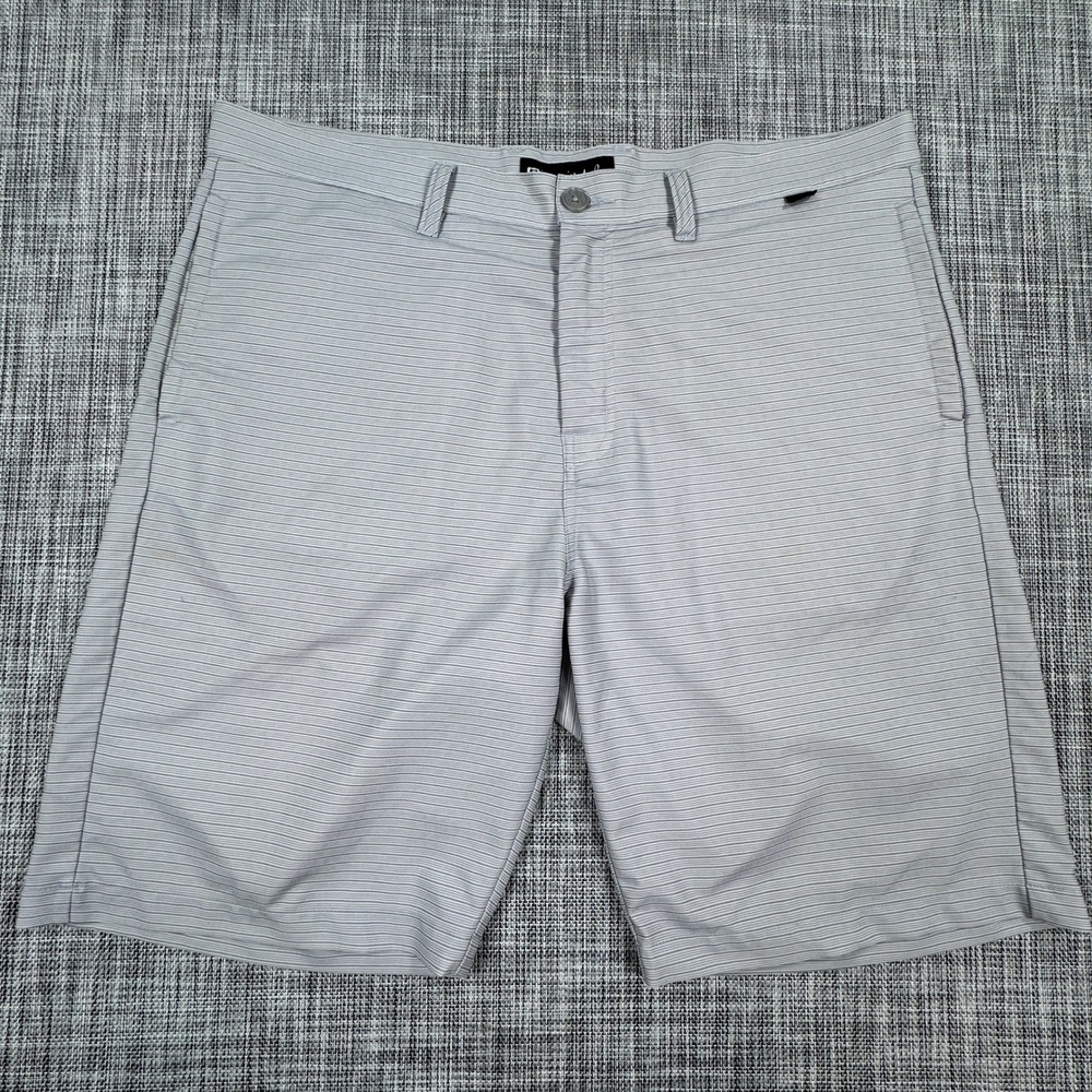 TravisMathew Men's Golf Shorts Gray Striped Performance Stretch Size 38 Casual